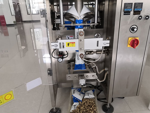 自動化食品包裝機(jī)設(shè)備展示圖