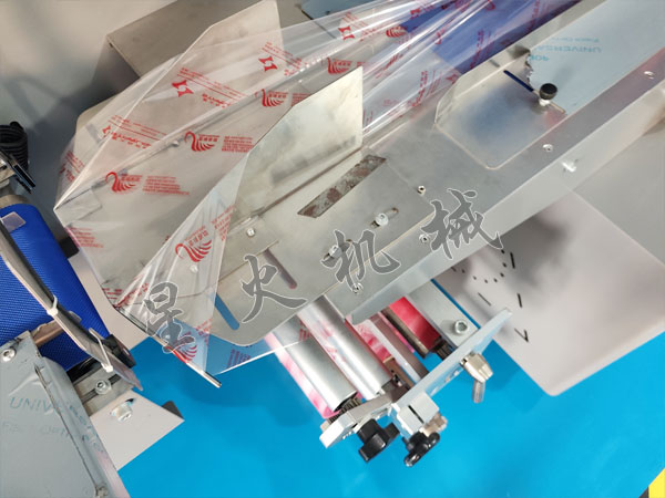 成都枕式自動包裝機細節(jié)實拍圖
